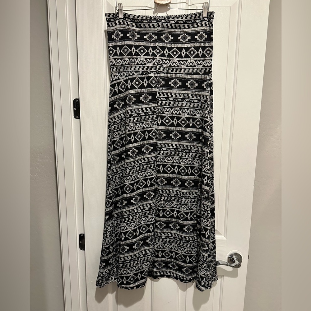 Frumos Black and White Boho Tribal Patterned Women's Skirt/Strapless dress 1XL